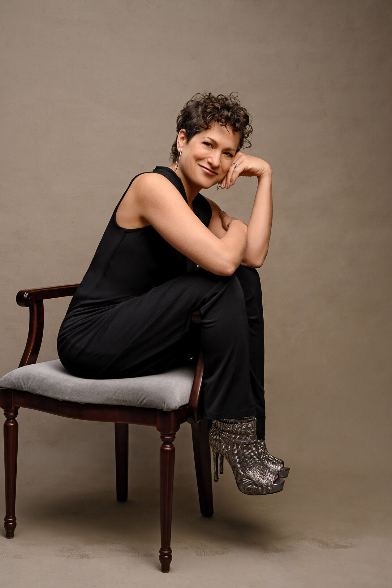 Survivor Portrait of Lisabeth Lent captured by photographer Janet Taub in New Milford CT