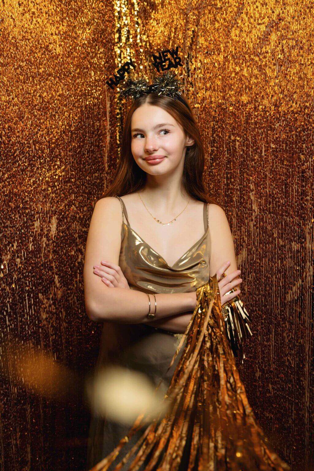 Planet Photo New Milford CT Creative New Year portraits ringing-in-new-year-photoshoot